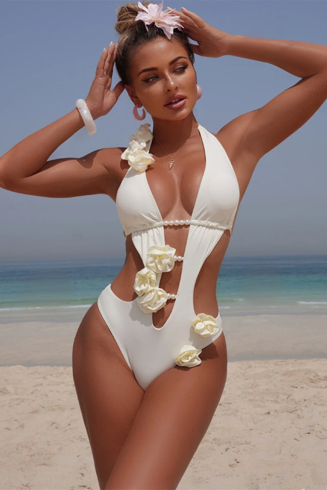 Conjunto de bikini de una pieza con detalles de perlas