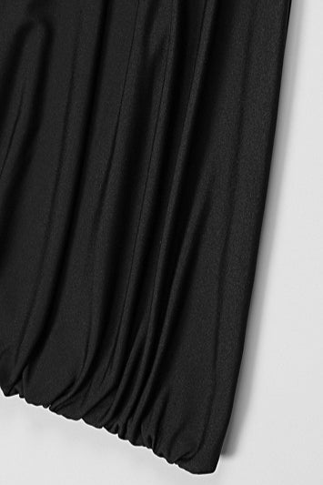 Vestido de fiesta sin tirantes con retazos de malla