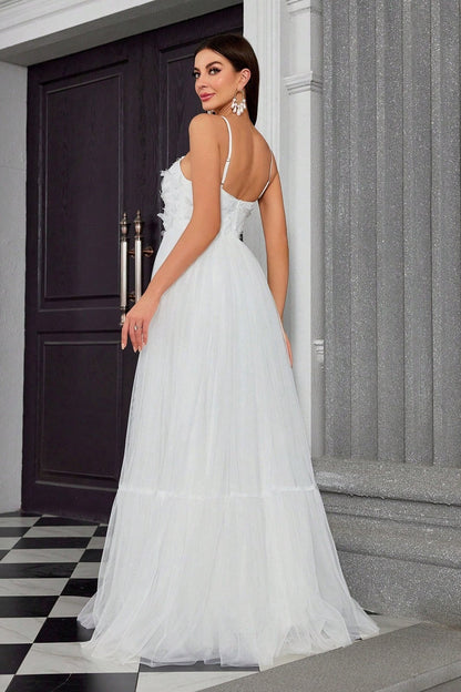 Vestido elegante de recepción de tul mariposa con escote bandeau y tirantes finos