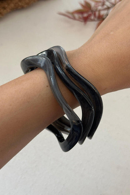 Stylish and Minimalist Geometric Dyed Acrylic Bracelet