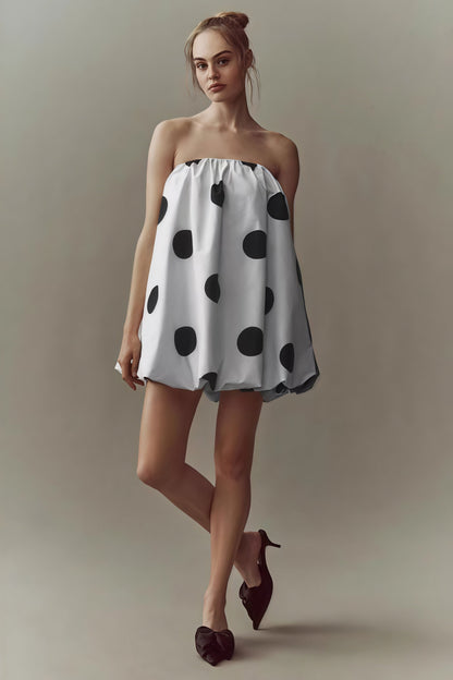 Minivestido con estampado de lunares y top palabra de honor sexy