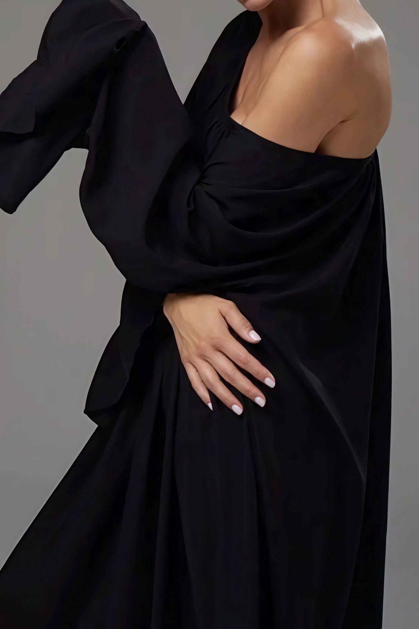 Vestido maxi suelto holgado con bajo acampanado liso