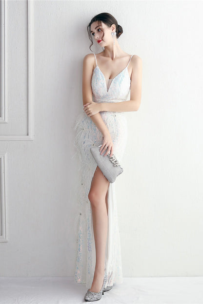 Vestido de noche ajustado con intrincados abalorios