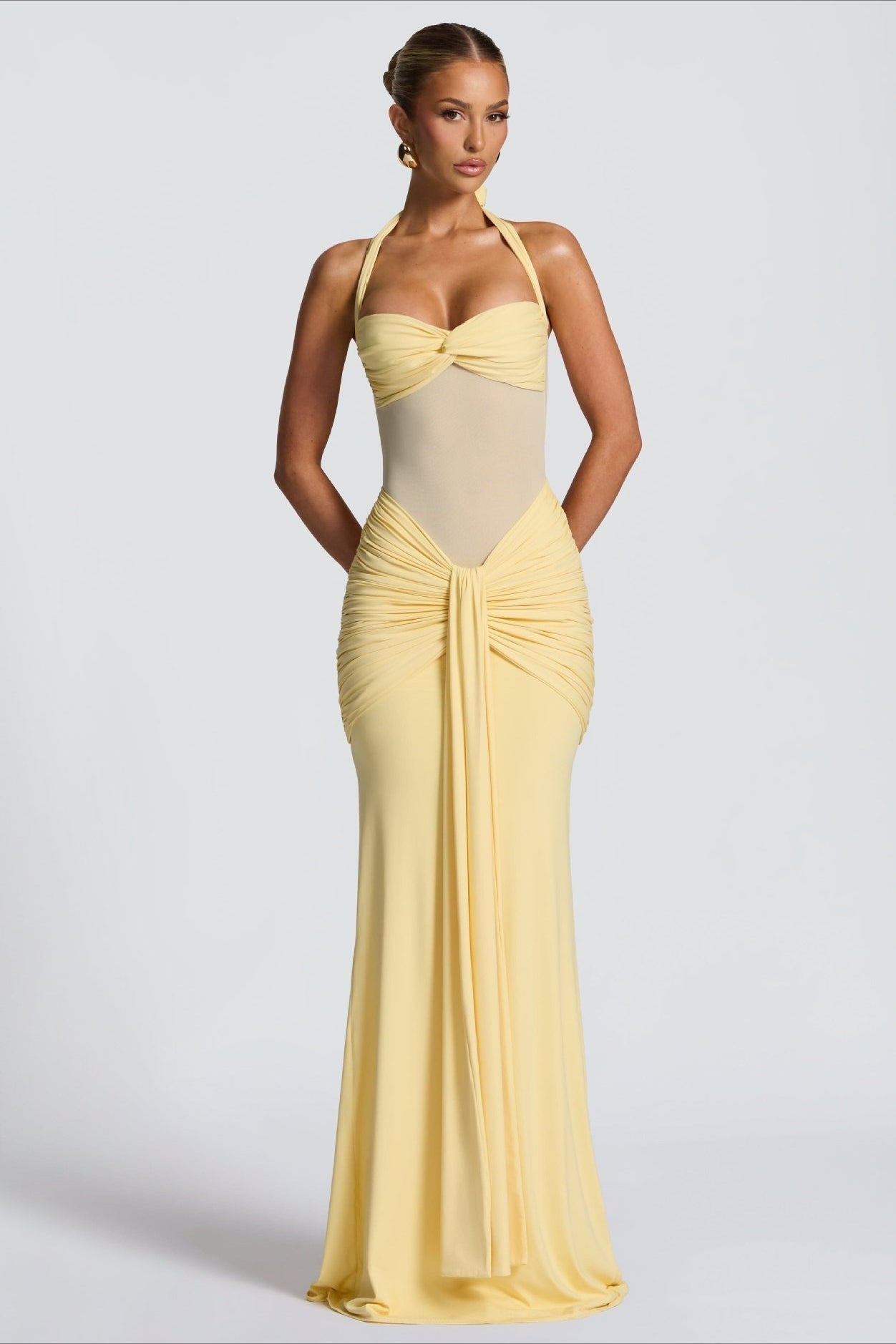 Vestido largo de fiesta de malla con tirantes finos