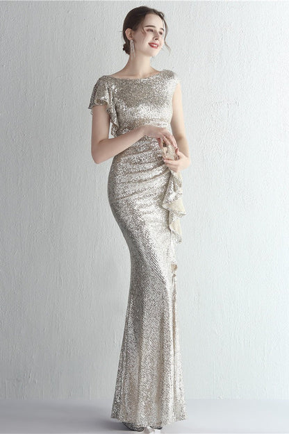 Vestido de gala de sirena con purpurina, cuello alto y abertura