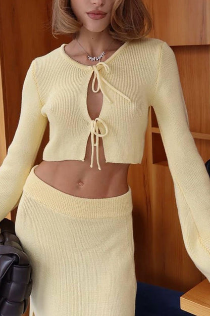 Vestido de dos piezas de cárdigan y vestido sin mangas con mangas acampanadas