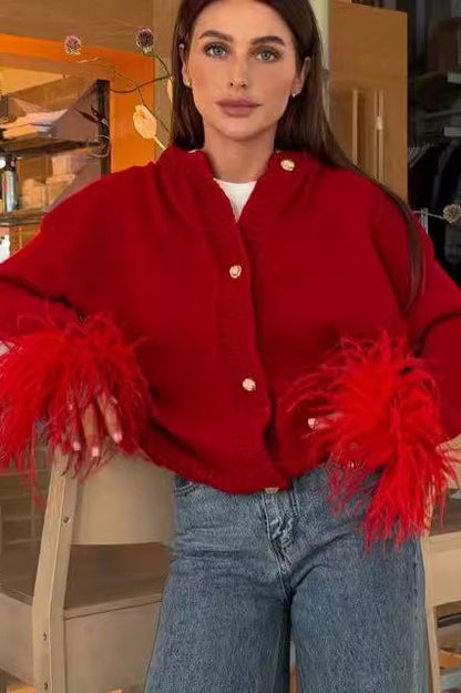 Cárdigan elegante con ribete de plumas