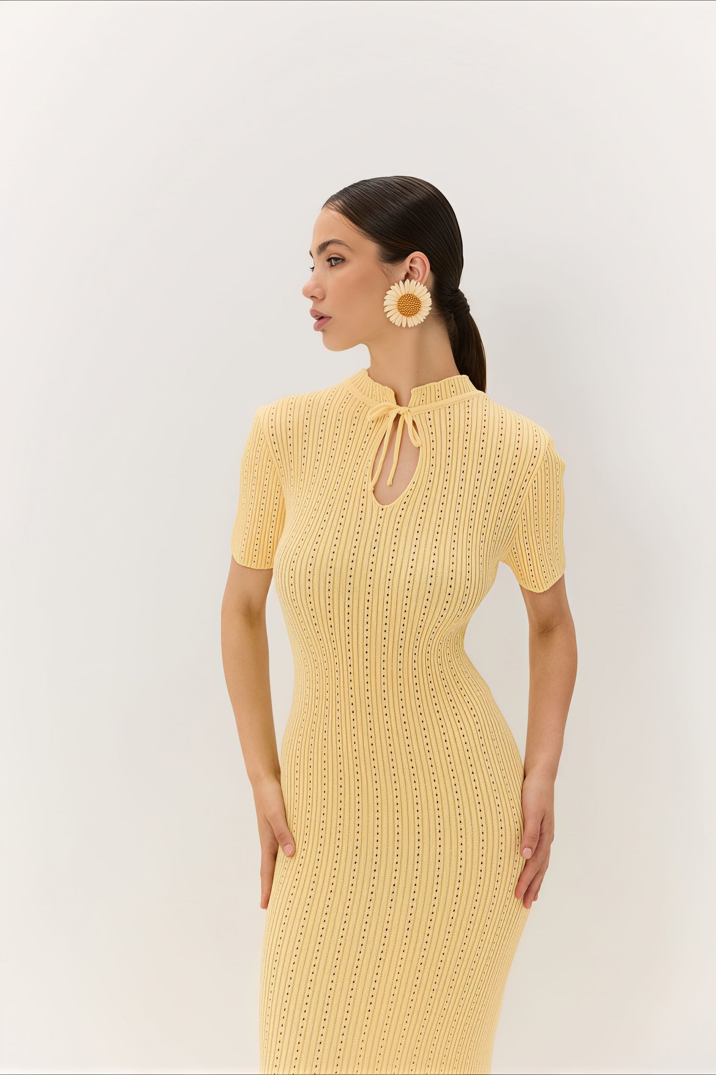 Vestido maxi de punto ajustado de manga corta con cuello redondo y colores dulces