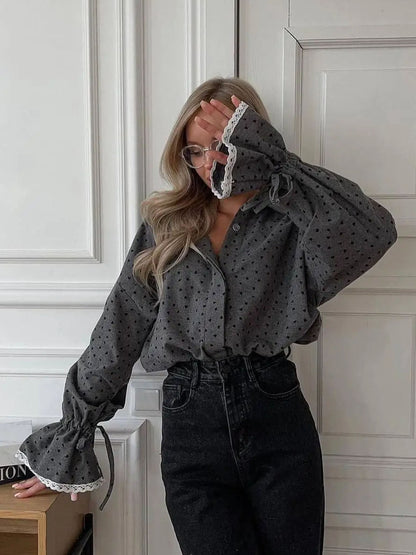 Camisa abotonada con estampado de corazones para mujer