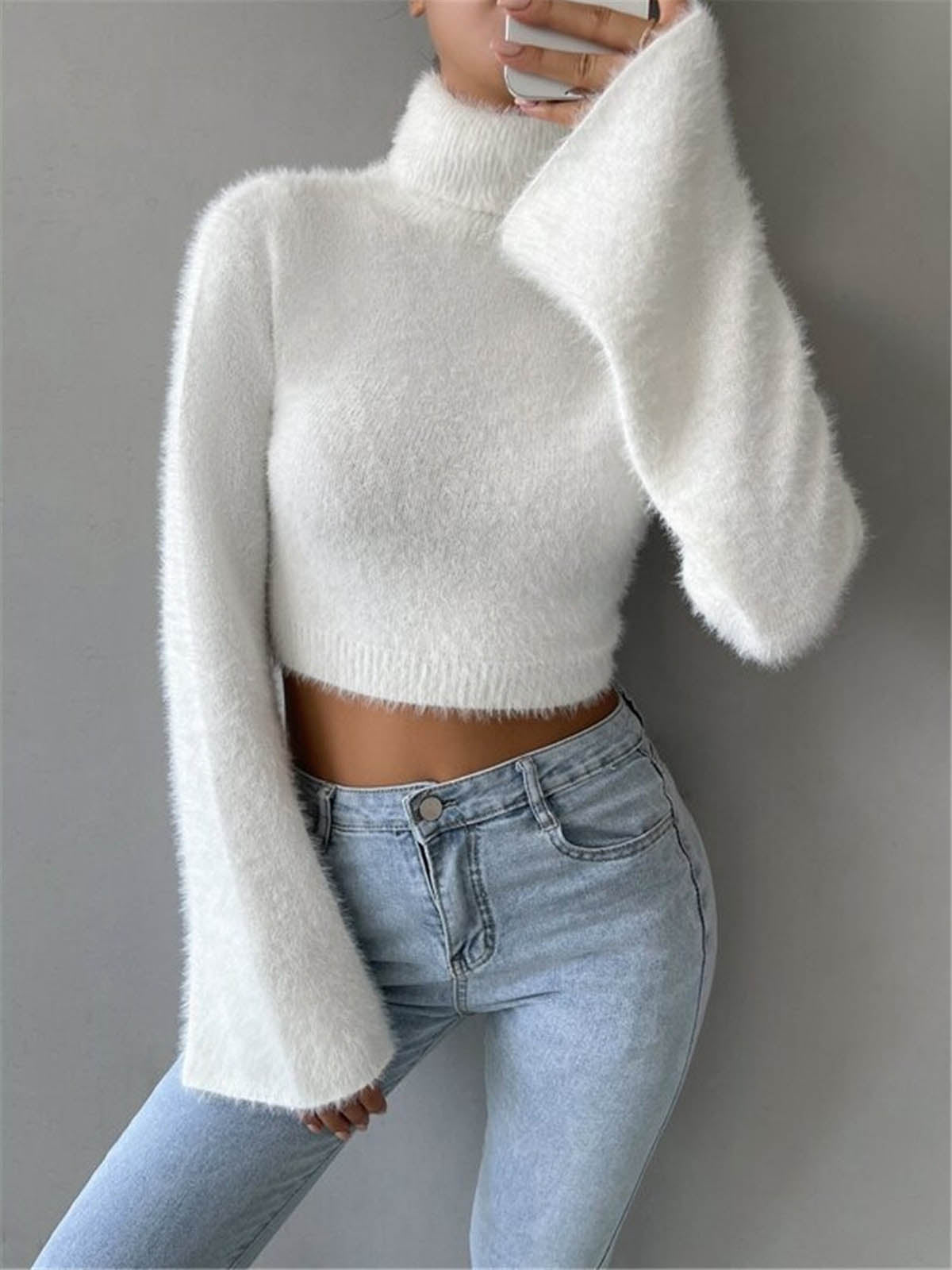 Top de punto corto difuso con cuello alto