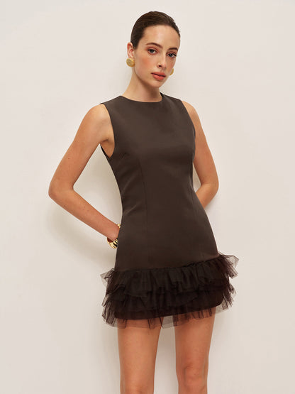 Vestido sin mangas con bajo con volantes