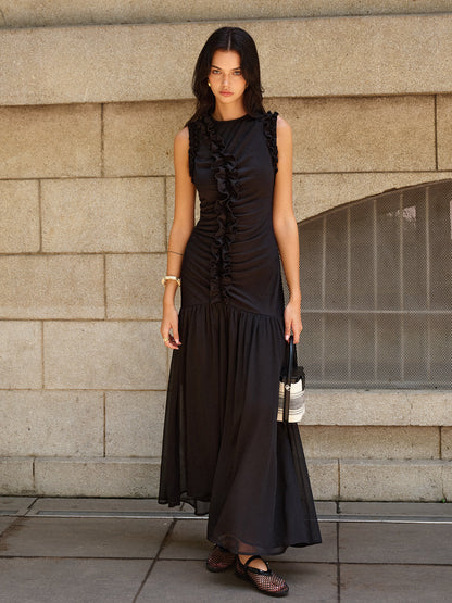 Vestido largo con detalle de volantes y fruncido frontal