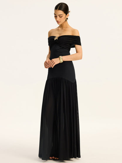 Vestido maxi semitransparente con hombros descubiertos, fruncidos y paneles de malla