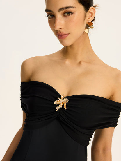 Vestido maxi semitransparente con hombros descubiertos, fruncidos y paneles de malla