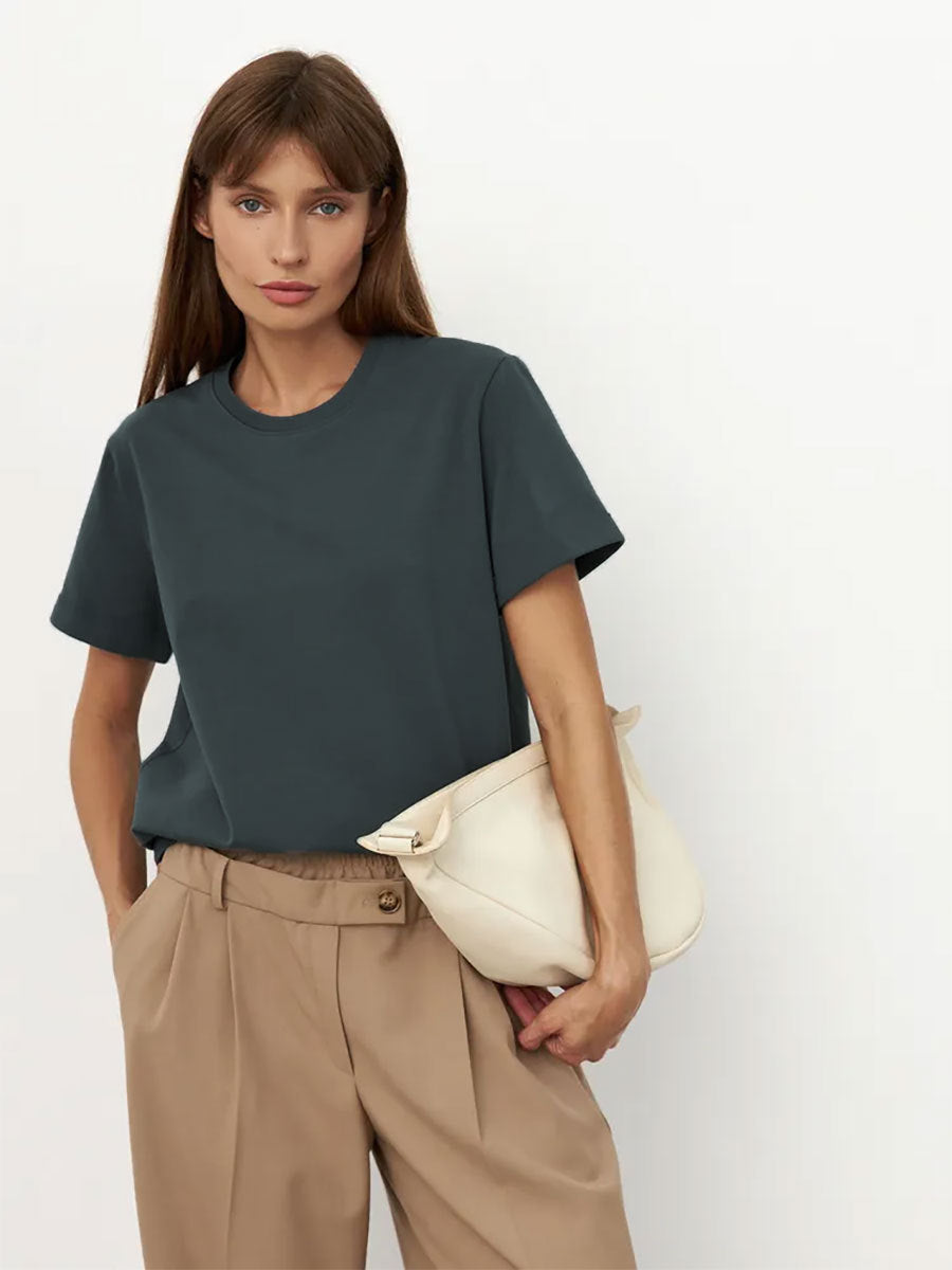 Camiseta Minimalista Lisa Informal de Cuello Redondo