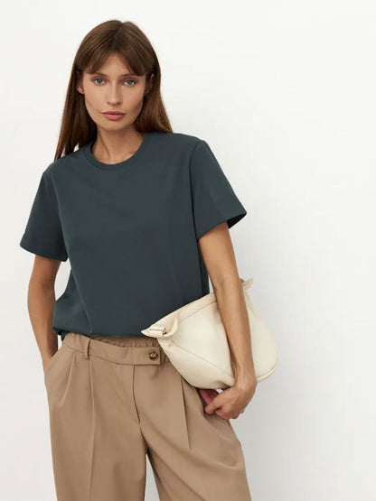 Camiseta Minimalista Lisa Informal de Cuello Redondo