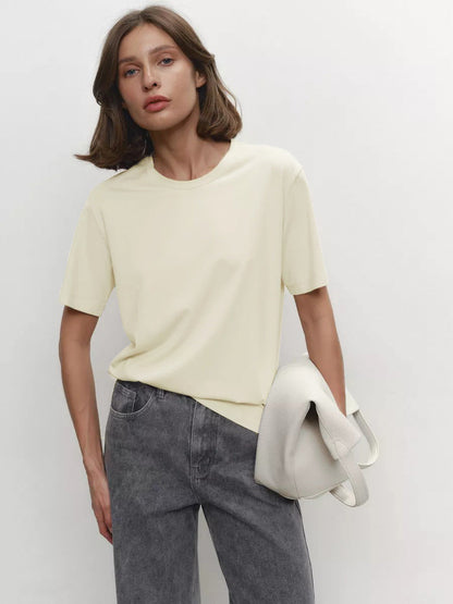 Camiseta Minimalista Lisa Informal de Cuello Redondo