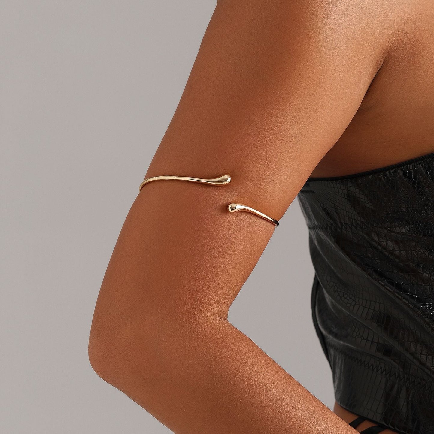 Pulsera Minimalista Abierta Ajustable