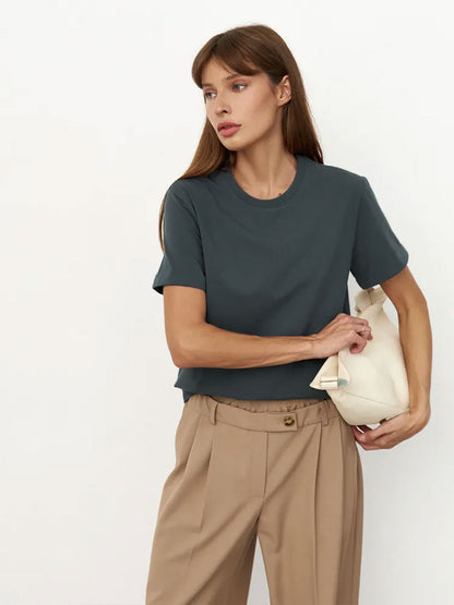 Camiseta Minimalista Lisa Informal de Cuello Redondo