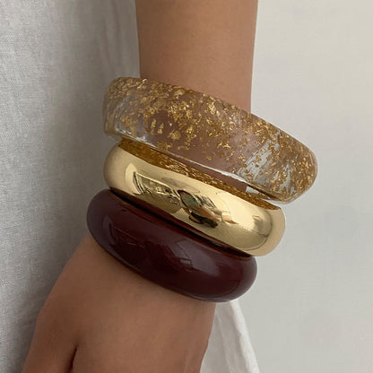 Pulsera lisa ancha de lámina dorada con teñido anudado