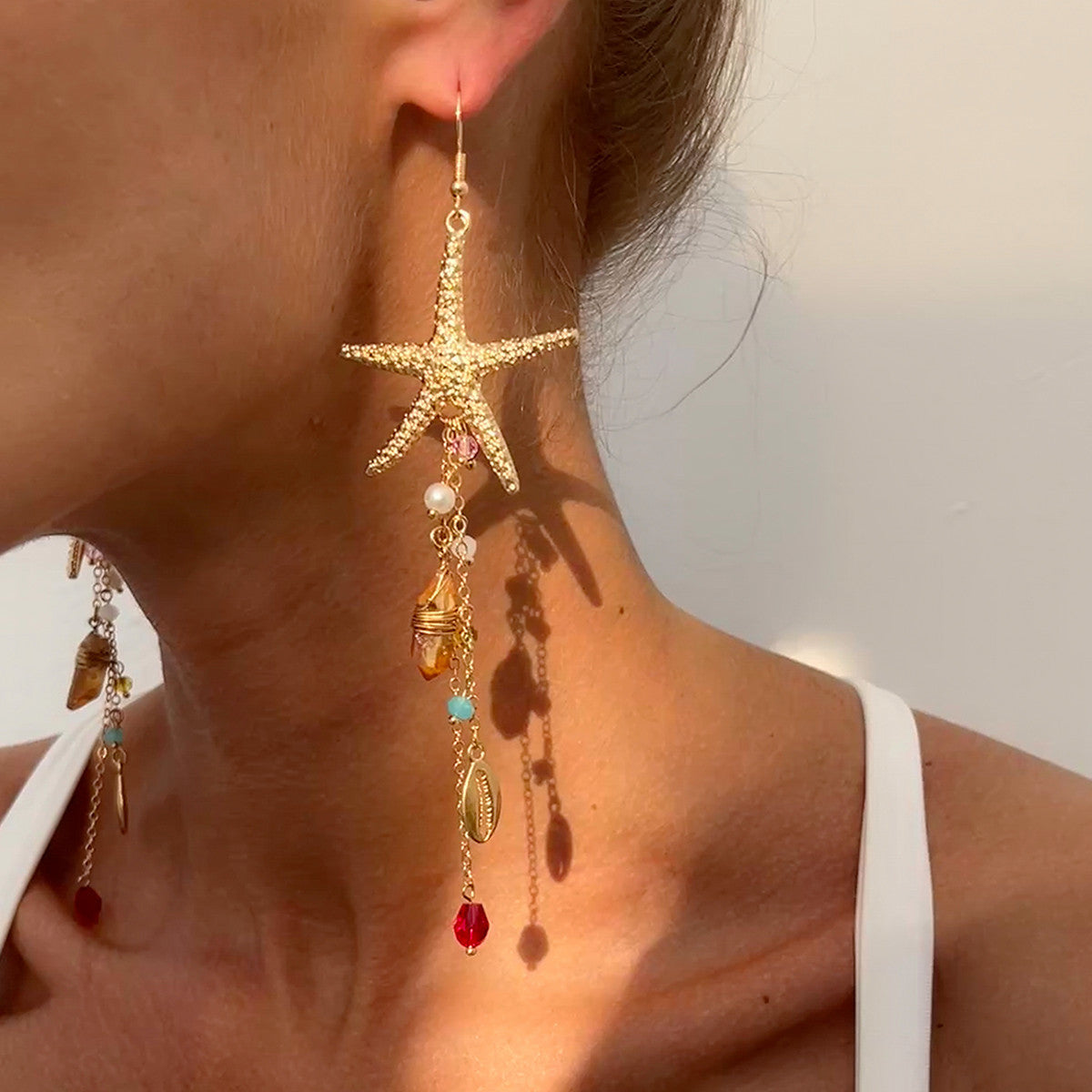 Collar irregular de metal con estrella de mar y conchas marinas