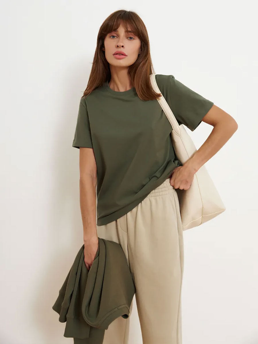 Camiseta Minimalista Lisa Informal de Cuello Redondo