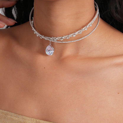 Collar de doble capa con diamantes de imitación de circonita en forma de gota y diseño entrecruzado