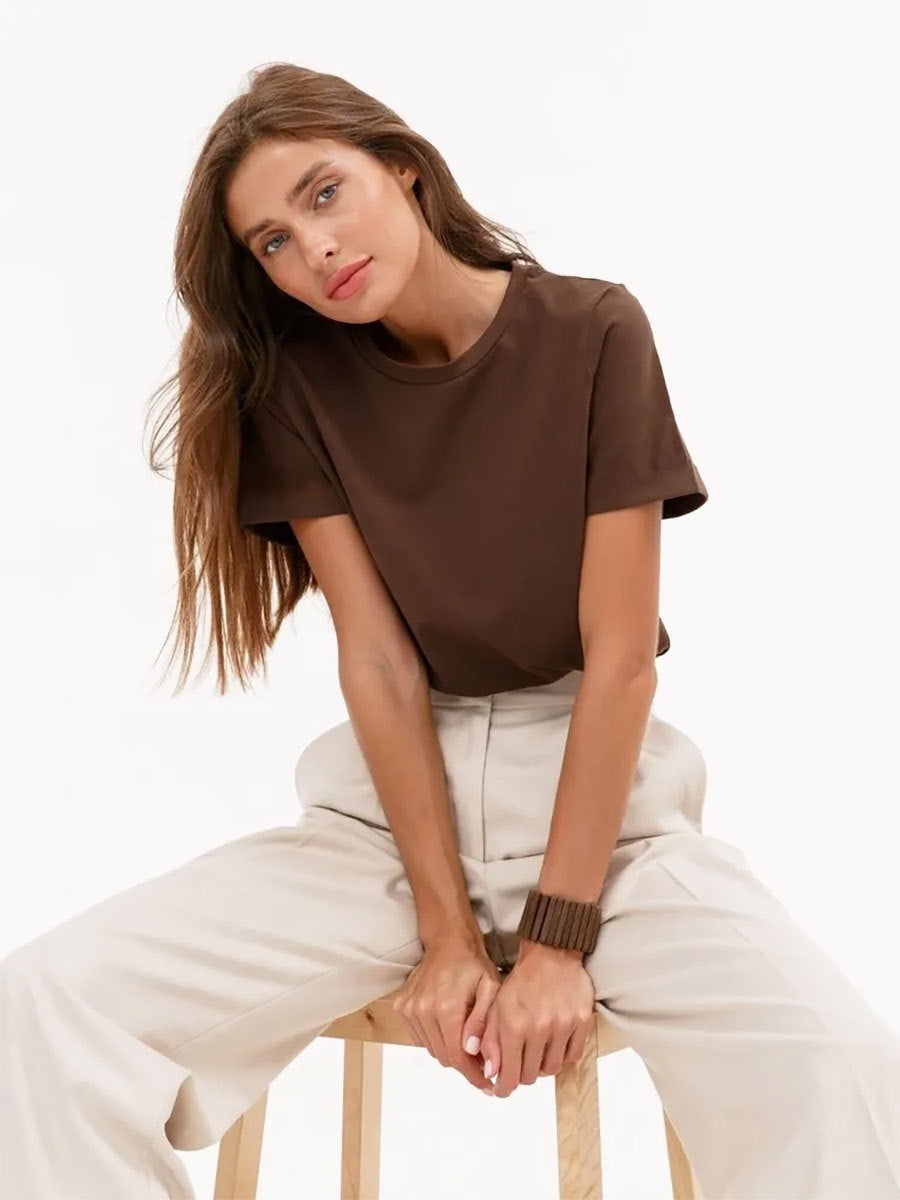 Camiseta Minimalista Lisa Informal de Cuello Redondo