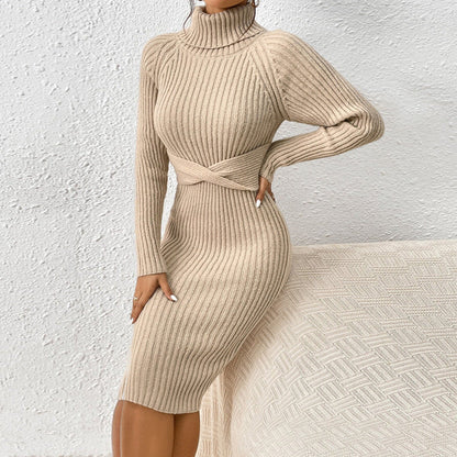 Vestido ajustado de cuello alto