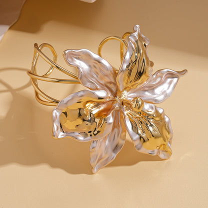 Floral Pattern Metal Line Open Bracelet