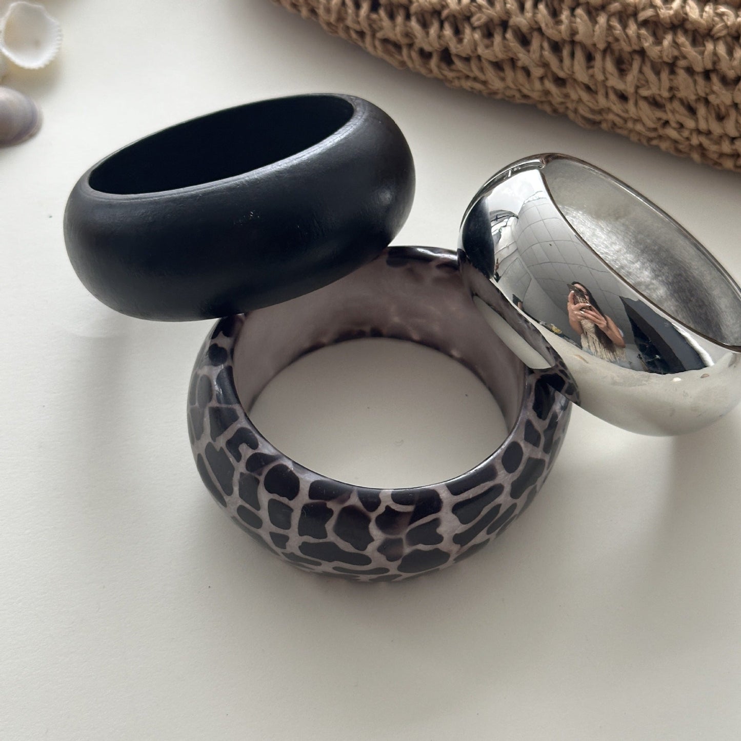 Brazalete Ancho Ovalado de Resina con Estampado de Leopardo