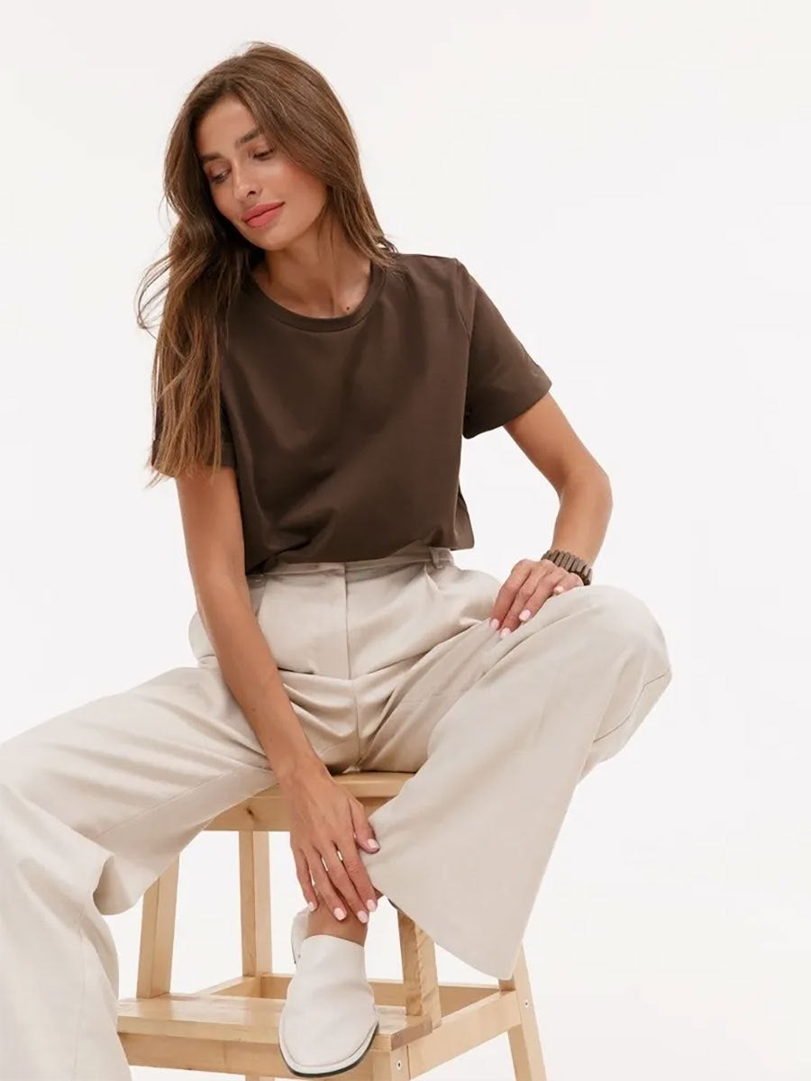 Camiseta Minimalista Lisa Informal de Cuello Redondo