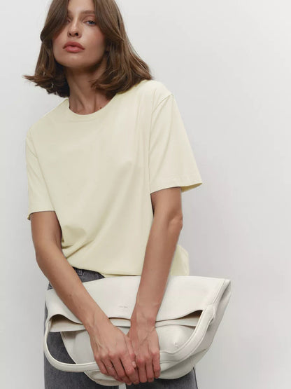 Camiseta Minimalista Lisa Informal de Cuello Redondo