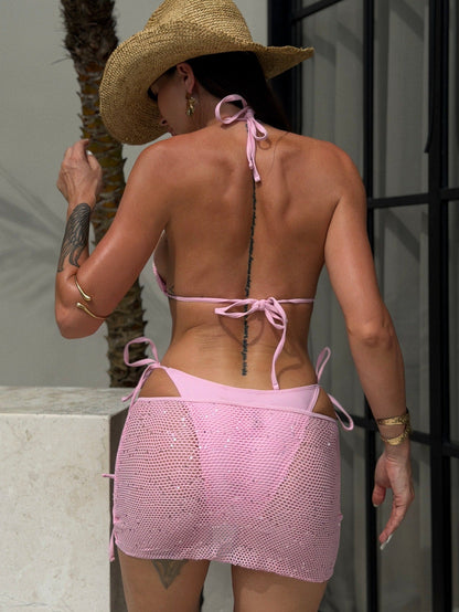 Conjunto de bikini de tres piezas con pedrería y diseño sexy
