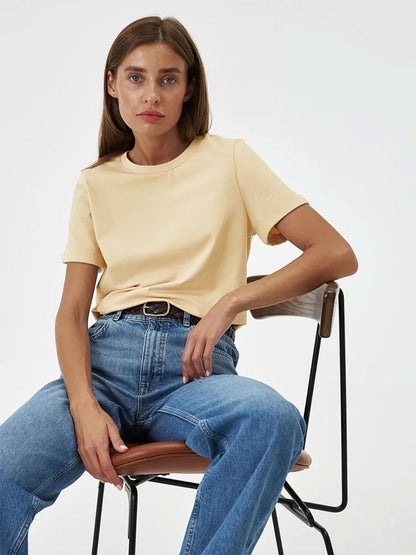 Camiseta Minimalista Lisa Informal de Cuello Redondo