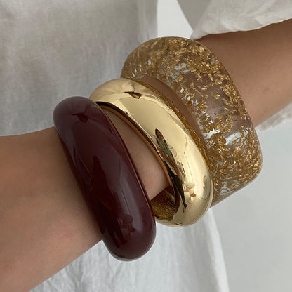 Pulsera lisa ancha de lámina dorada con teñido anudado