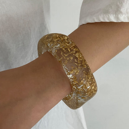 Pulsera lisa ancha de lámina dorada con teñido anudado