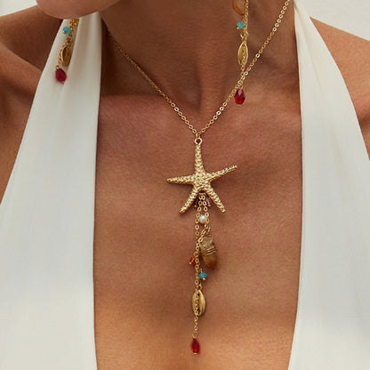 Collar irregular de metal con estrella de mar y conchas marinas