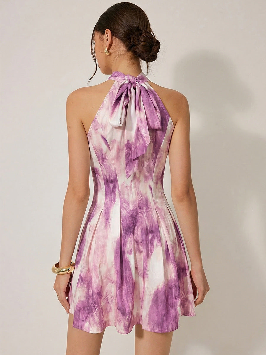 Minivestido fluido sin mangas con escote halter y corte en A