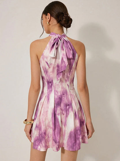 Minivestido fluido sin mangas con escote halter y corte en A