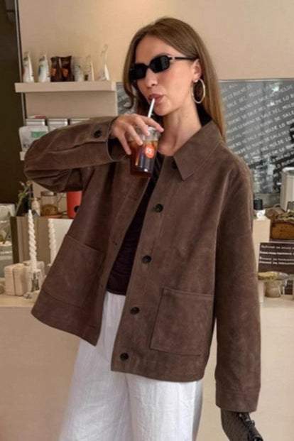 Chaqueta de ante marrón con solapa de muesca