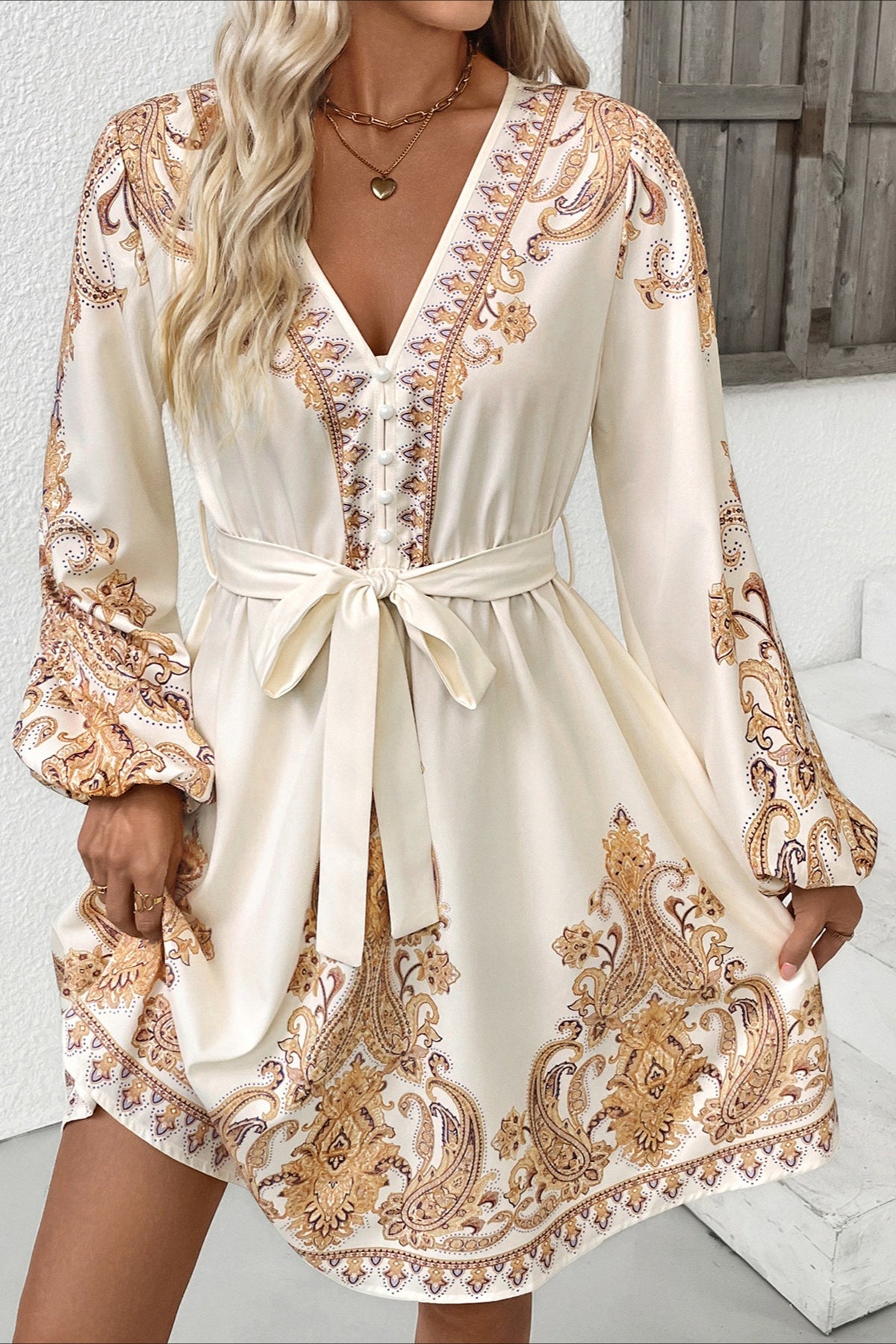 Minivestido étnico con escote en V y estampado chic de cachemira
