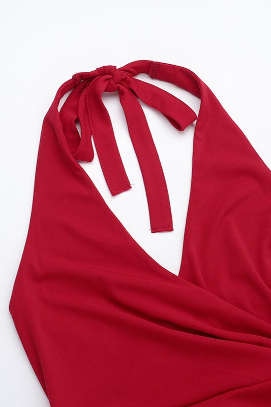 Vestido de fiesta fruncido con cuello halter y espalda descubierta