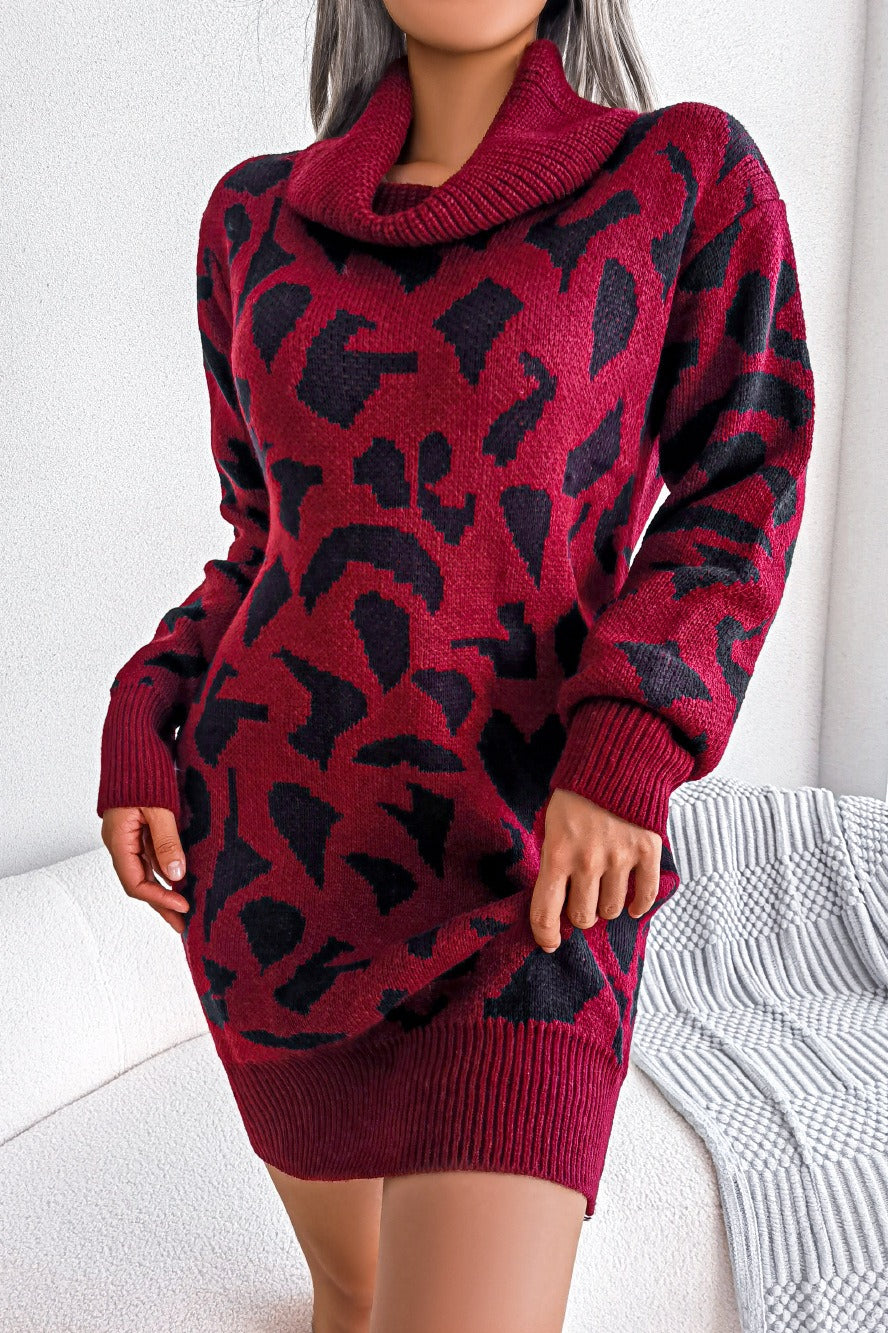 Vestido de cuello alto con estampado de leopardo