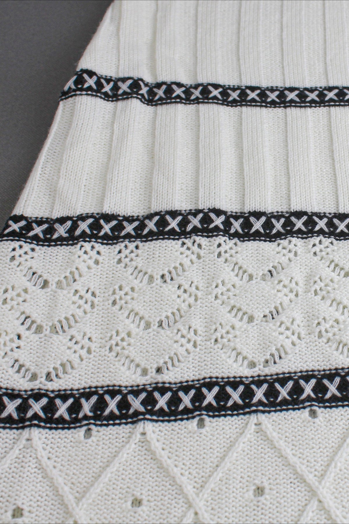 Vestido de punto con tirantes finos y abertura