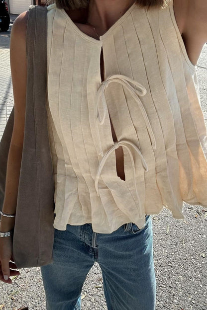 Camiseta de lino y algodón con volantes y lazo.