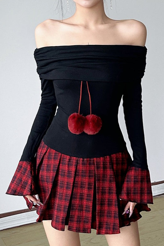 Minivestido con pompones, hombros descubiertos, bloques de color y cuadros con puños