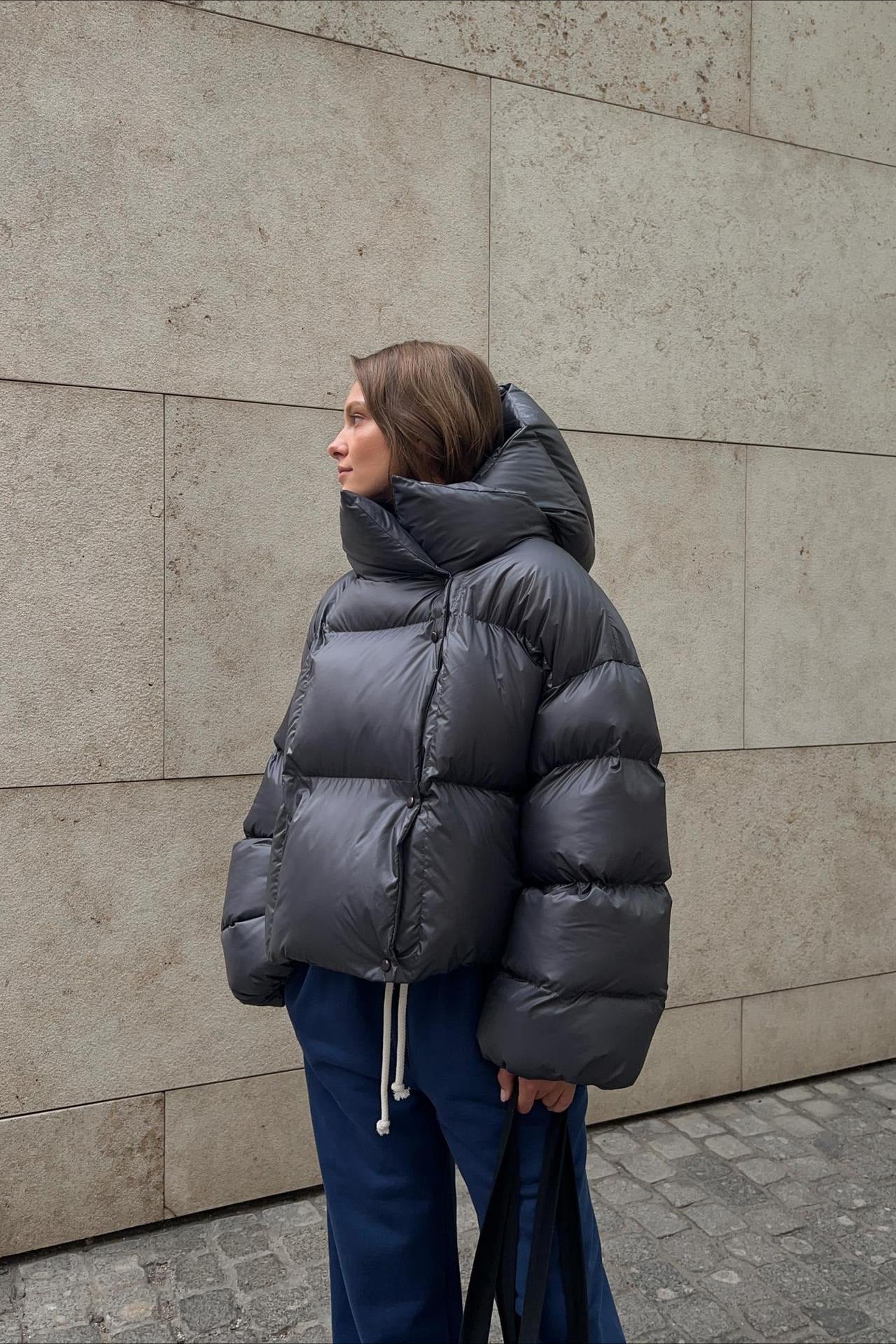 Chaqueta acolchada corta con capucha