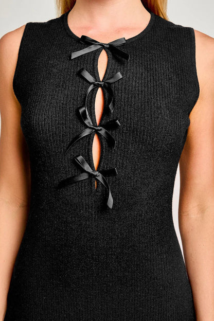 Vestido de punto sin mangas con lazo y aberturas