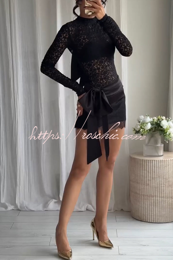 Anna Satin Bow Appliqu¨¦ Mid Rise Lace Hem Mini Skirt